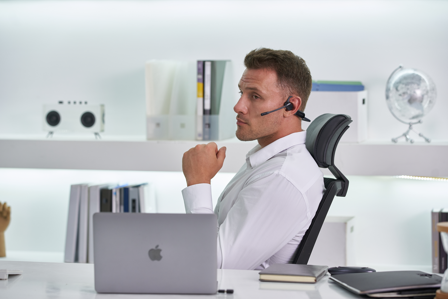 Block Out the Noise with Oleap Pilot P200b: Your Ultimate Solution to Noise-Cancellation Needs